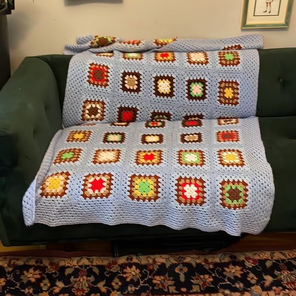 Gorgeous vintage crocheted Afghan throw blanket - Picture 4 of 9